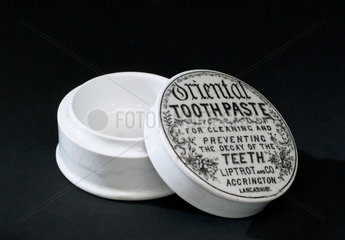 Ceramic pot for oriental toothpaste  1870-1910.
