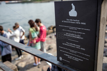 Kopenhagen  Daenemark  Hinweistafel zur Bronzefigur der Kleinen Meerjungfrau