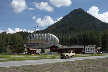 Davos  Schweiz  Blick auf das luxurioese Hotelprojekt Intercontinental Davos Resort und Spa