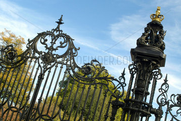 Park gates by Coalbrookdale Company  Kensington Gardens  London  2003.