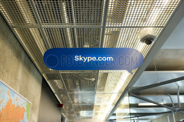 Tallinn  Estland  Skype.com auf einem Schild im Skype Worldwide Headquarter