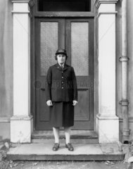Woman dressed in the uniform of a Southern