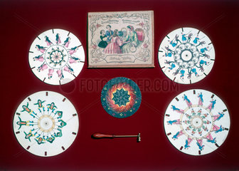 Five Fantascope discs  1833.