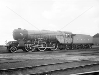 ‘Green Arrow’  V2 class locomotive  1 June 1936.