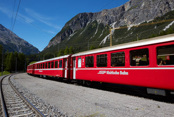 Preda  Schweiz  Rhaetische Bahn im Bahnhof von Preda