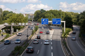 Essen  Deutschland  Autobahn Ausfahrt Essen-Zentrum