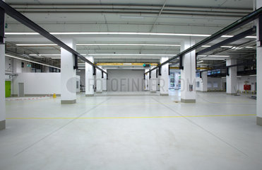 Berlin  Deutschland  die Lagerhalle der Dock 100 Logistik GmbH