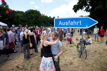 Bochum  Deutschland  Besucher auf dem Still-Leben Ruhrschnellweg