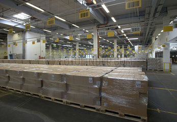 Berlin  Deutschland  die Versandhalle der Dock 100 Logistik GmbH