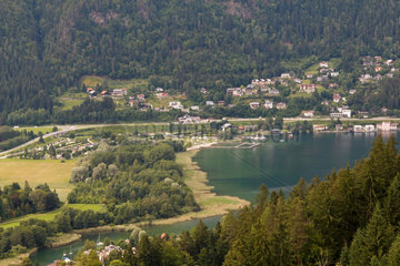 Annenheim  Oesterreich  Blick auf den Ossiacher See