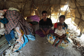 Karumanchi  Indien  eine Yanadi-Familie in ihrer Huette