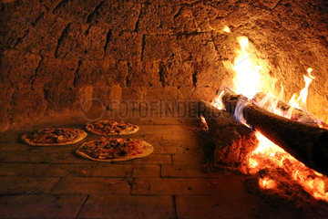 San Lorenzo  Italien  Pizzen in einem Steinofen