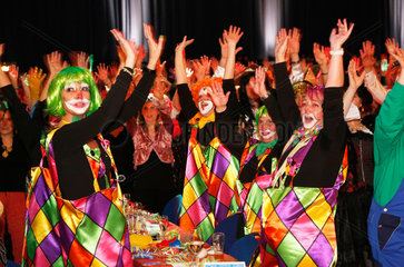 Essen  Deutschland  Karneval im Ruhrgebiet  das Publikum beim Tanzen und Feiern