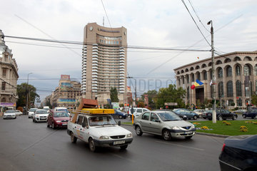 Bukarest  Rumaenien  Platz der Universitaet  Blick auf das Hotel Intercontinental