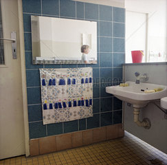 Berlin  DDR  Waschraum in einer Kindertagesstaette