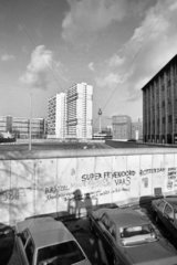Berliner Mauer  Blick von Kreuzberg in den Bezirk Mitte