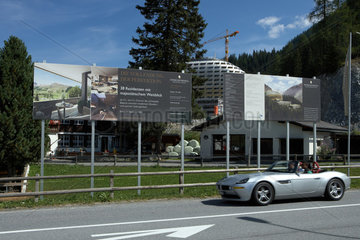 Davos  Schweiz  Infotafeln zu Intercontinental Davos Resort und Spa