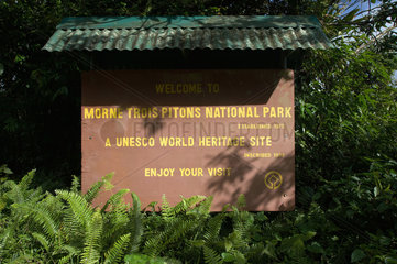 Laudat  Dominica  Hinweisschild fuer den Nationalpark Morne Trois Pitons
