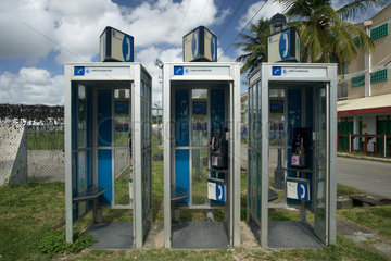 Dover  Barbados  drei Telefefonzellen von Cable and Wireless