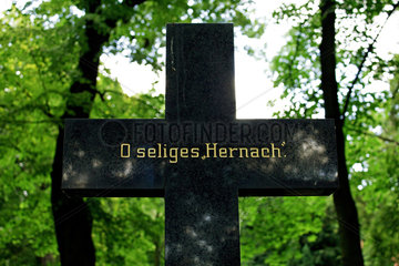 Berlin  Deutschland  Grabkreuz mit der Inschrift: O seliges Hernach