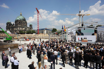Berlin  Deutschland  Grundsteinlegung fuer das Berliner Schloss-Humboldtforum