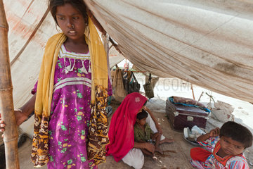 Gunglo Santani  Pakistan  Flutopfer leben noch immer in Zelten