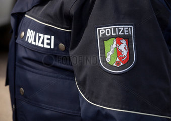 Duesseldorf  Deutschland  neue blaue Polizeiuniform