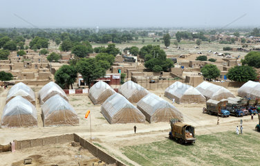 Retra  Pakistan  WFP Lager mit Lebensmittel fuer Betroffene