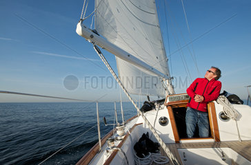 Lyoe  Daenemark  ein Segelboot in der daenischen Suedsee im kleinen Belt
