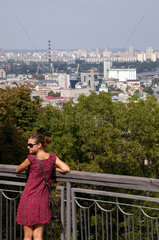 Kiew  Ukraine  Blick vom Aussichtspunkt auf dem Wladimirhuegel auf die Unterstadt