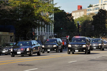 Washington  USA  Limousine und Kolonne des Secret Service auf einer abgesperrten Strasse