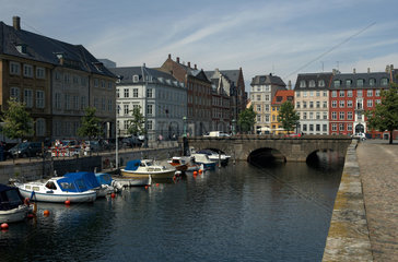 Kopenhagen  Daenemark  der Frederiksholms Kanal mit der Stormbroen-Bruecke