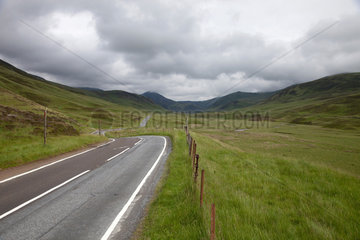 Glenshee  Grossbritannien  Landstrasse durch Aberdeenshire in den schottischen Highlands