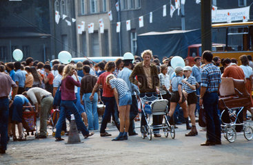 Berlin  DDR  Menschen auf dem Pankefest