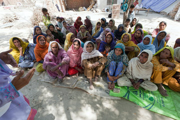 Basti Mumgani  Pakistan  Aufklaerungskampagne im Bereich Gesundheit und Hygiene