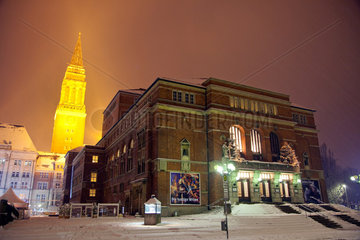 Kiel  Deutschland  das Opernhaus und der Rathausturm bei Nacht im Winter