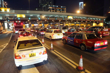 Hong Kong  China  Stau vor der Mautstelle des Cross-Harbour Tunnel