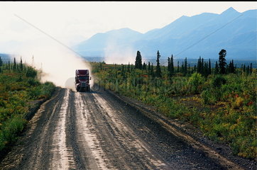 Cantwell  USA  ein Truck auf dem Denali Highway