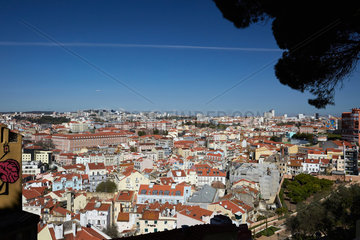 Lissabon  Portugal  Blick ueber das Stadtviertel Graca