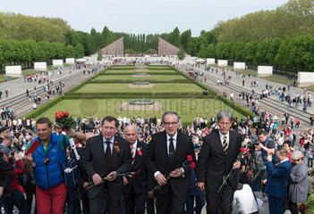 Berlin  Deutschland  Sowjetisches Ehrenmal Treptow  70. Jahrestag nach dem Ende des Zweiten Weltkriegs