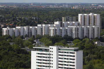 Berlin  Deutschland  Uebersicht der Gropiusstadt vom hoechsten Wohnhochhaus IDEAL
