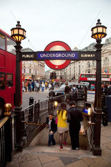 London  Grossbritannien  Undergroundstation auf dem Piccadilly Circus