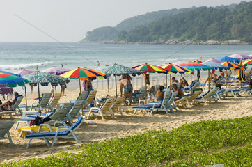Karon  Thailand  Menschen am Karon Beach