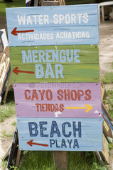Sanchez  Dominikanische Republik  Schilder auf der Insel Cayo Levantado