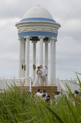 Puerto Plata  Dominikanische Republik  Hochzeitsgesellschaft am Strand