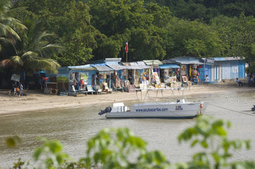Puerto Plata  Dominikanische Republik  Souvenirstaende am Strand