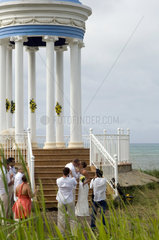 Puerto Plata  Dominikanische Republik  Hochzeitsgesellschaft am Strand