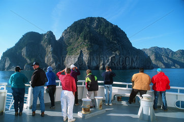 Valdez  USA  Touristen auf einer Faehre in der Prinz-William-Sund