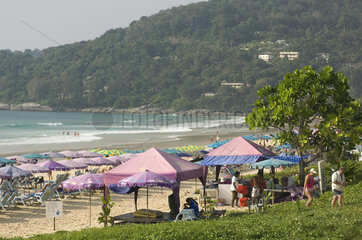 Karon  Thailand  Menschen am Karon Beach