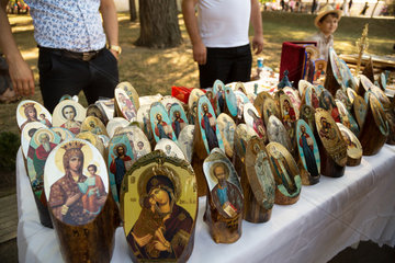 Chisinau  Moldau  Verkauf von Heiligenbildern am Tag der Unabhaengigkeit